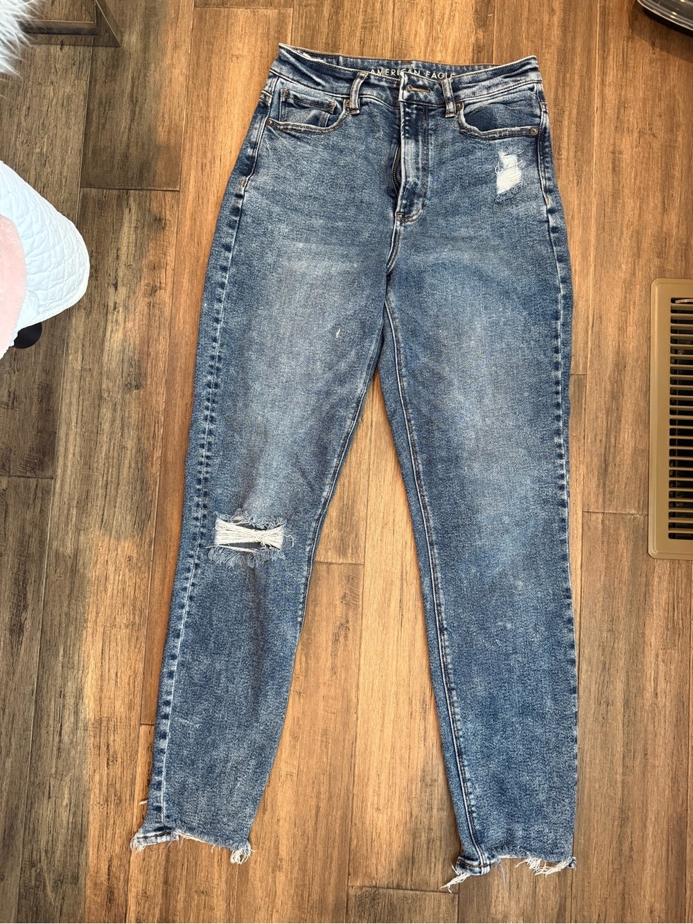 American Eagle Outfitters High-Rise Distressed Mom Jeans - Medium Blue Wash